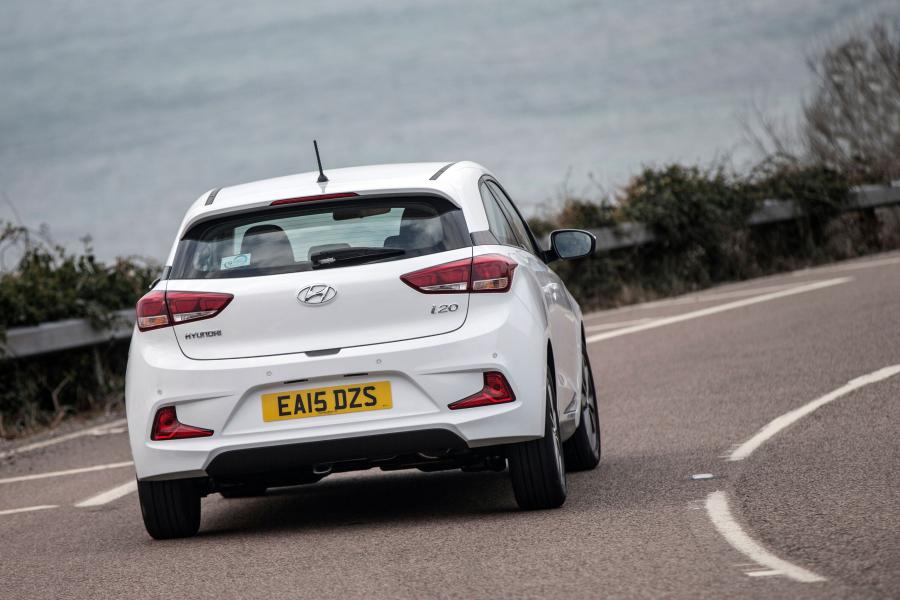  Hyundai i20 Coupe 2015 года  (UK) (фото 20 из 30)